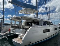 Kat Lagoon 46 chartern in Nanny Cay Marina