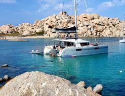 Kat Lagoon 52 chartern in Ajaccio