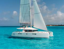 Katamaran Lagoon 52 F chartern in Marina Praslin