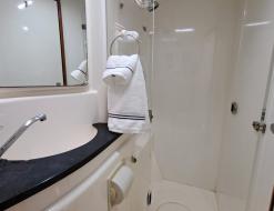 Kat Leopard 48 chartern in Stock Island Marina