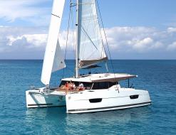 Kat Lucia 40 chartern in Nanny Cay Marina