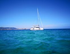 Kat Lucia 40 chartern in Calvi