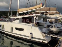 Kat Lucia 40 chartern in Marina Le Marin