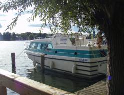 Hausboot vetus 900 Yachtcharter in Müritz Marina Rechlin