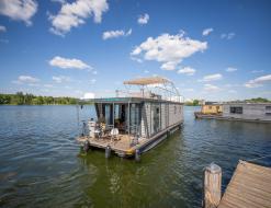 Houseboat Woma D13 available for charter in Marina Roeblinsee