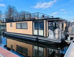 Houseboat Woma D13 for charter in Marina Roeblinsee