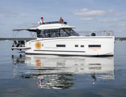 Motor yacht Futura 40 Grand Horizon available for charter in Untergoehren