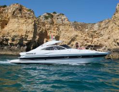 Motoryacht Pershing 37 chartern in Lagos