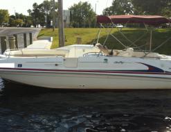 Motorboat Sea Ray 240 Sundeck for hire in Cape Coral