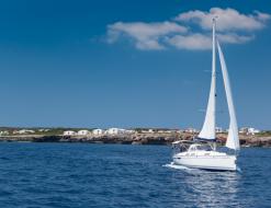 Sailing yacht Bavaria 32 for hire in Mahon