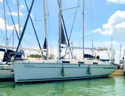 Sailing yacht Bavaria 32 Cruiser for rent in Yacht Haven Marina Phuket