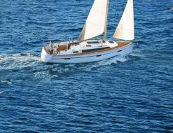 Sailing boat Bavaria 37 Cruiser for hire in Lefkas Marina