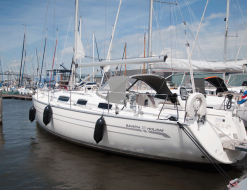 Yacht Bavaria 38 Holiday chartern in Lemmer