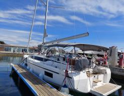 Sailing yacht Bavaria 42 Cruiser for rent in Marina Borik