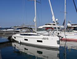 Sailing yacht Bavaria 42 Cruiser for rent in Marina Borik