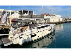 Sailboat Bavaria 42 Cruiser for rent in Cecina Marina
