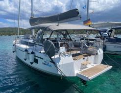 Yacht Bavaria 42 Cruiser available for charter in Marina dell Isola