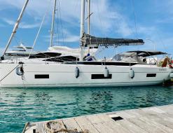 Yacht Bavaria 45 Cruiser for rent in Palermo