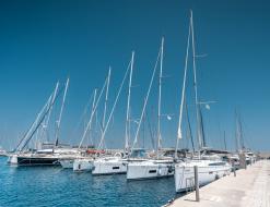 Sailboat Bavaria 46 Cruiser for rent in Rhodes Marina