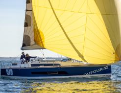 Sailing yacht Dufour 32 for hire in Marseilles