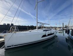 Yacht Dufour 37 for rent in Port des Minimes