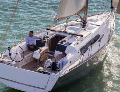 Sailing yacht Dufour 382 Grand Large for hire in Marina di Sant Elmo