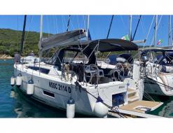 Sailing yacht Dufour 390 Grand Large for charter in Portisco