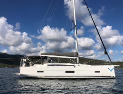 Sailing yacht Dufour 430 for hire in Porto Rotondo