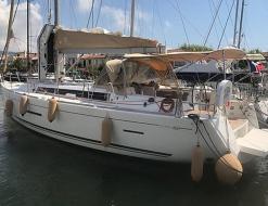 Yacht Dufour 450 for charter in Grimaud