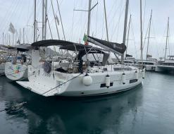 Yacht Dufour 470 available for charter in Messina