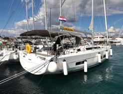 Yacht Dufour 470 chartern in Pula
