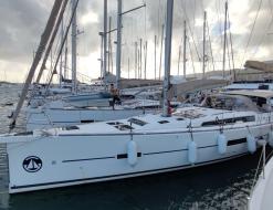 Segelboot Dufour 520 Grand Large Yachtcharter in Marina Le Marin