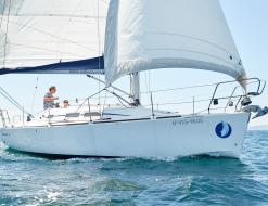 Yacht Elan 31 for rent in Vigo
