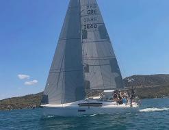 Yacht First 36 chartern in Kallithea