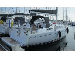 Sailing yacht Hanse 348 for hire in Gothenburg