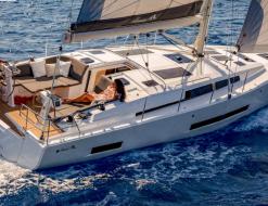 Sailing yacht Hanse 410 for hire in Marseilles