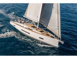 Sailing yacht Hanse 460 for rent in Stralsund
