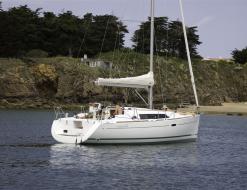 Yacht Oceanis 34 for charter in Marina de Lagos