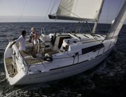 Sailing yacht Oceanis 34 for charter in Nieuwpoort