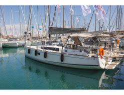 Yacht Oceanis 381 for rent in Lefkas Marina