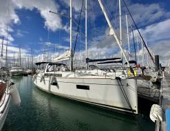Sailing boat Oceanis 381 for hire in La Rochelle