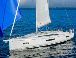 Yacht Oceanis 40 for rent in Mandraki Marina