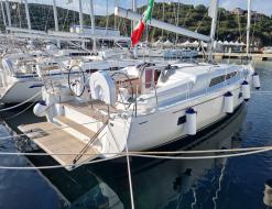 Yacht Oceanis 40 available for charter in Portisco