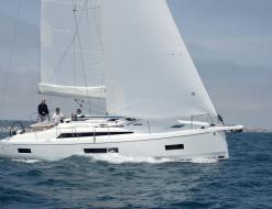Sailboat Oceanis 40 for rent in English Harbour Town