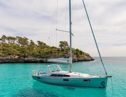 Sailboat Oceanis 411 available for charter in Grimaud