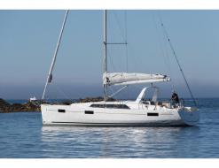 Sailing boat Oceanis 411 for rent in Messina