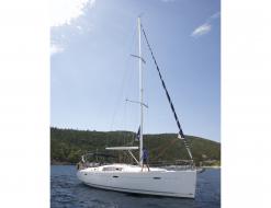 Sailing yacht Oceanis 43 for rent in Nikiana