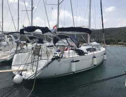Sailing boat Oceanis 43 available for charter in Marina di Portisco