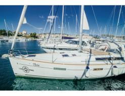 Sailing yacht Oceanis 45 for hire in Sibenik