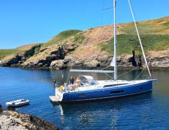 Sailing yacht Oceanis 46.1 for charter in Toulon